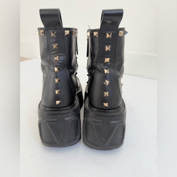 Valentino Garavani Black Leather V logo uniqueform calfskin ankle boots EU 37.5 - Picture 8 of 13